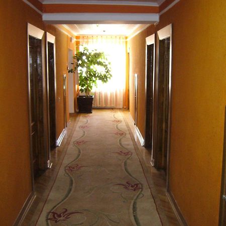 Hotel Profspilkovyi Lutsk Eksteriør bilde