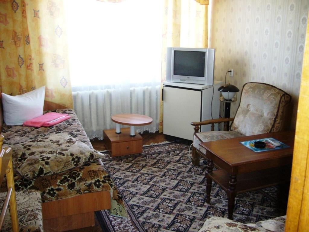 Hotel Profspilkovyi Lutsk Eksteriør bilde