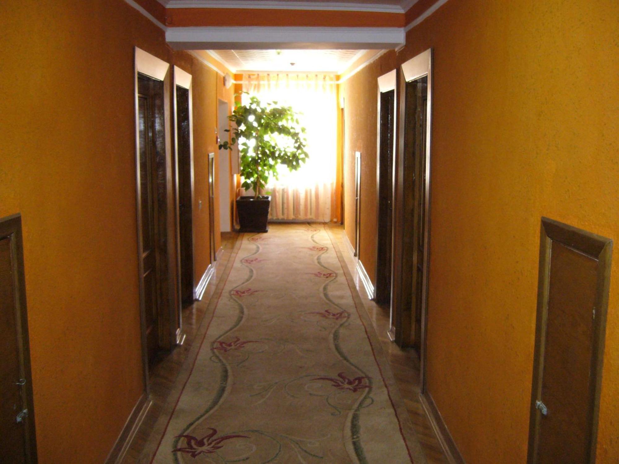 Hotel Profspilkovyi Lutsk Eksteriør bilde