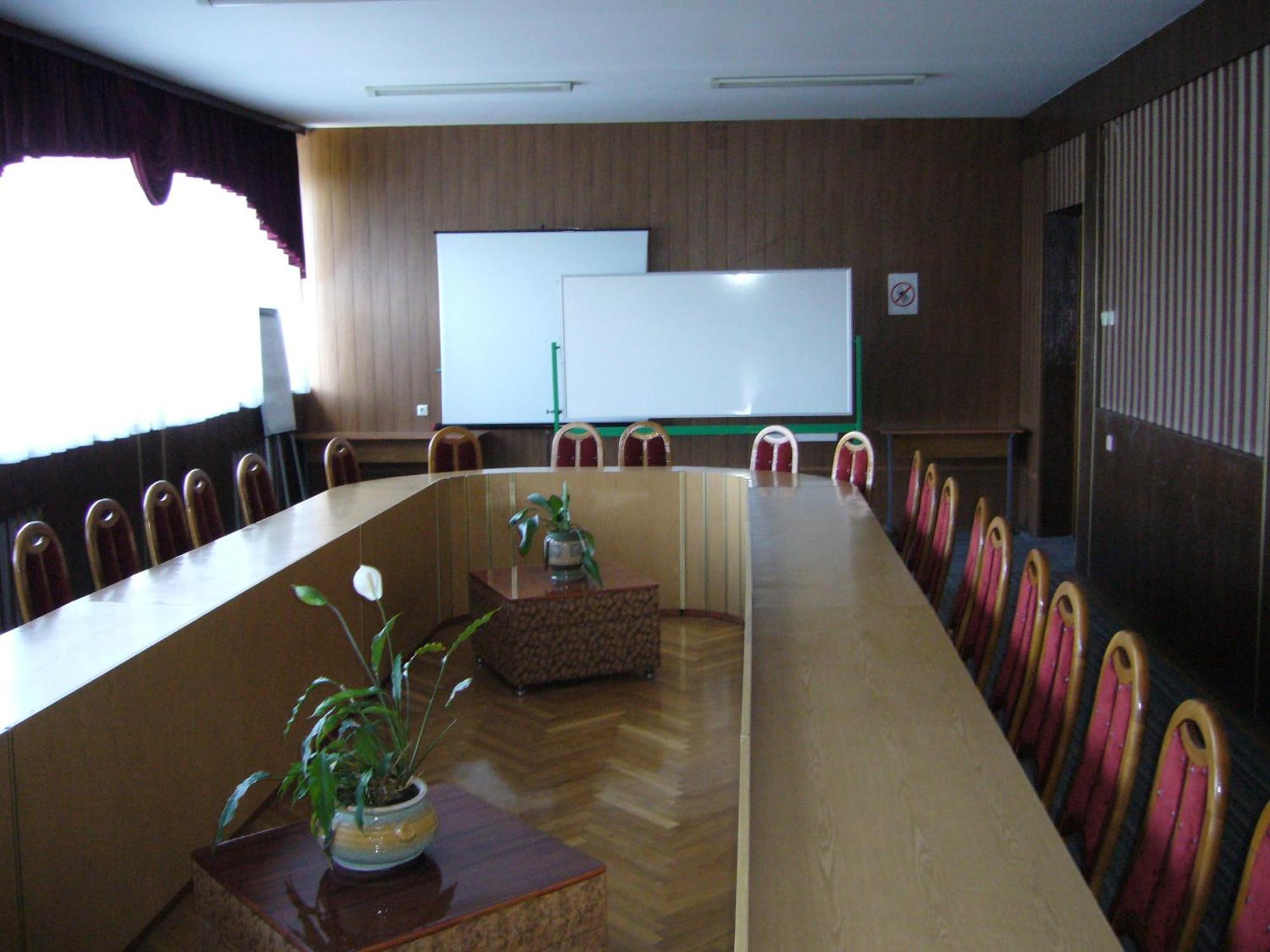 Hotel Profspilkovyi Lutsk Eksteriør bilde