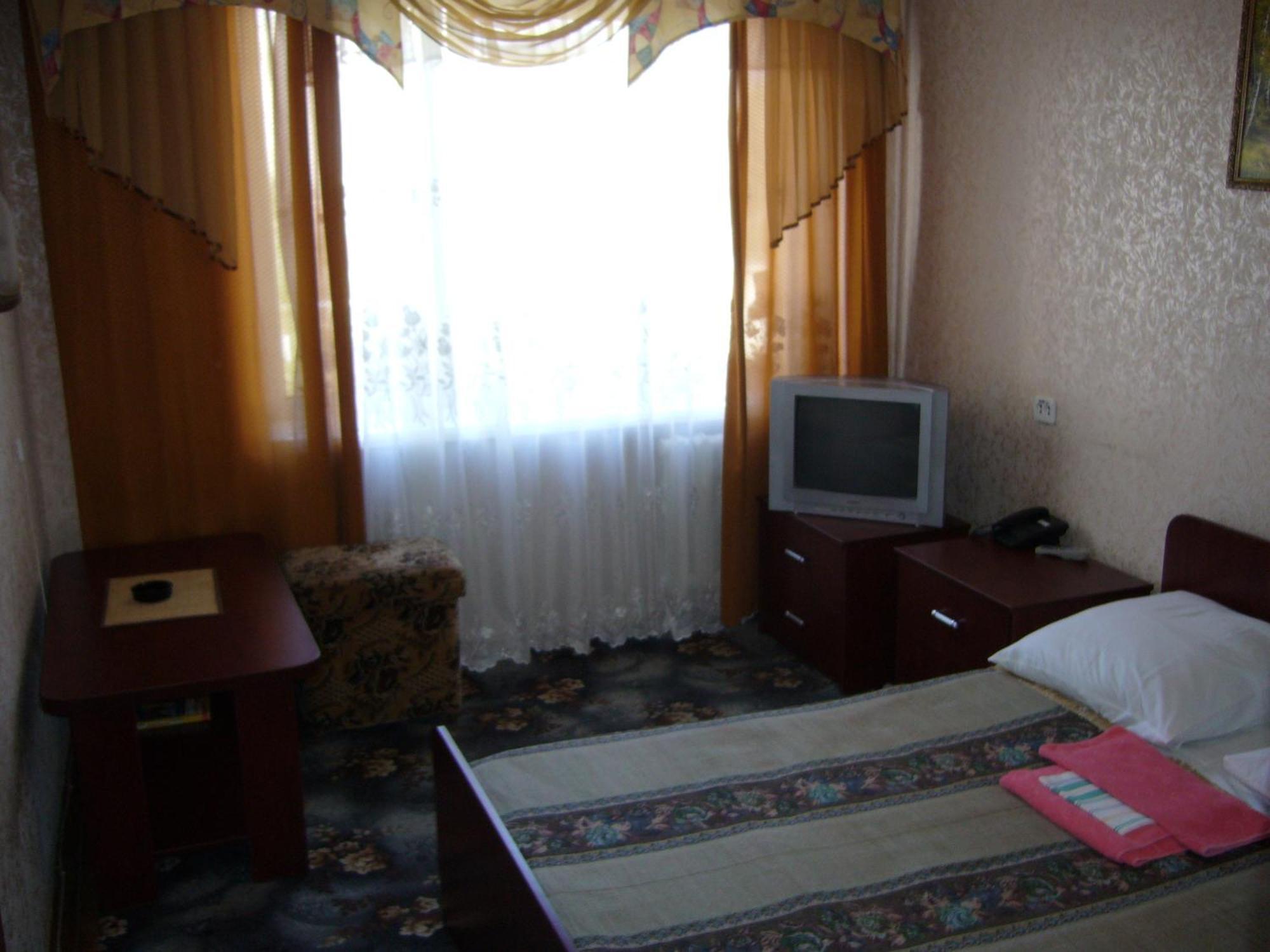 Hotel Profspilkovyi Lutsk Eksteriør bilde